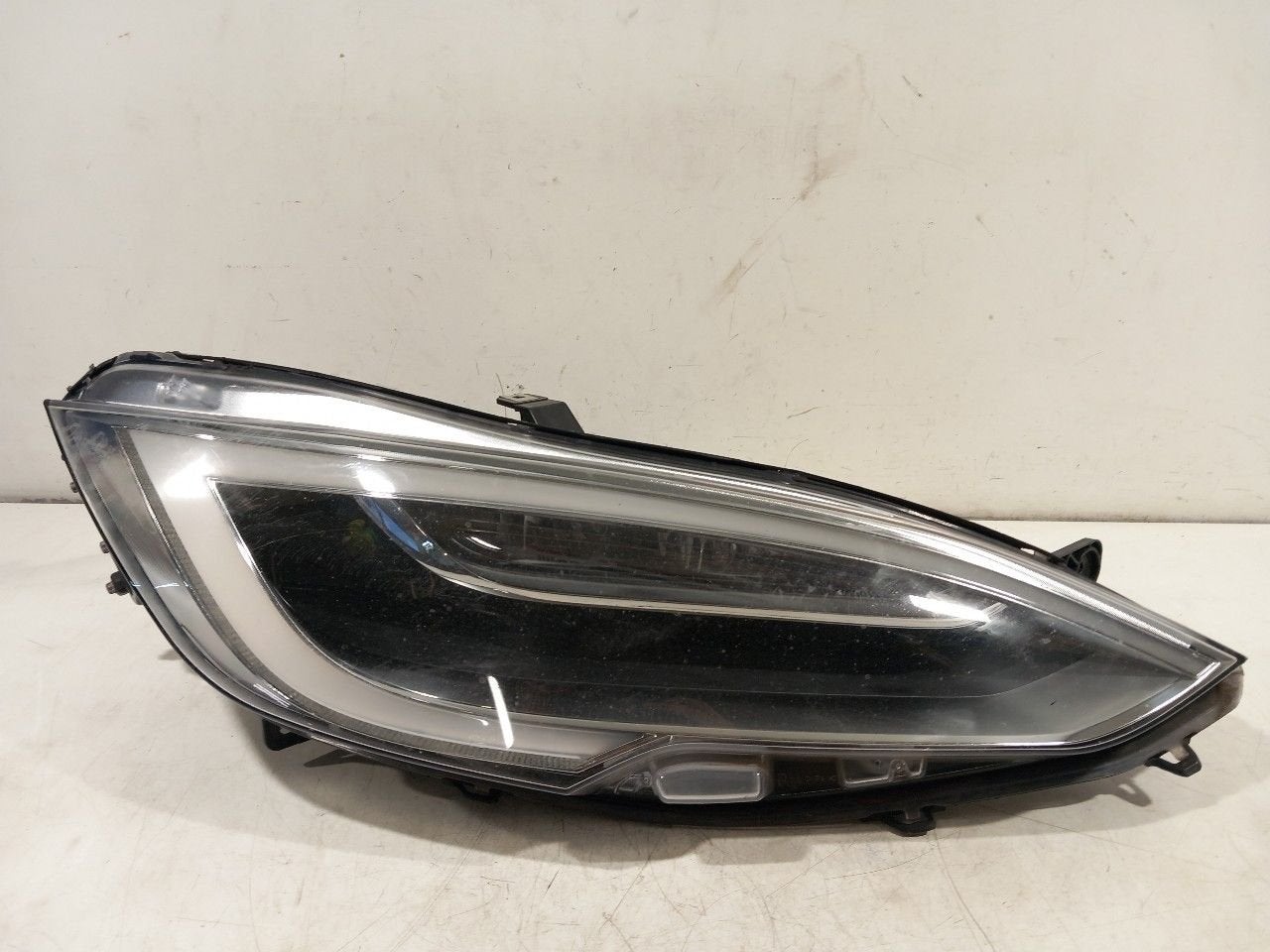 Koplamp rechts Tesla Model S, Onderdelen@venauto.nl, Van der Ven Autorecycling B.V., Gebruikt, Ettenseweg 76, 4706 PB Roosendaal, The Netherlands