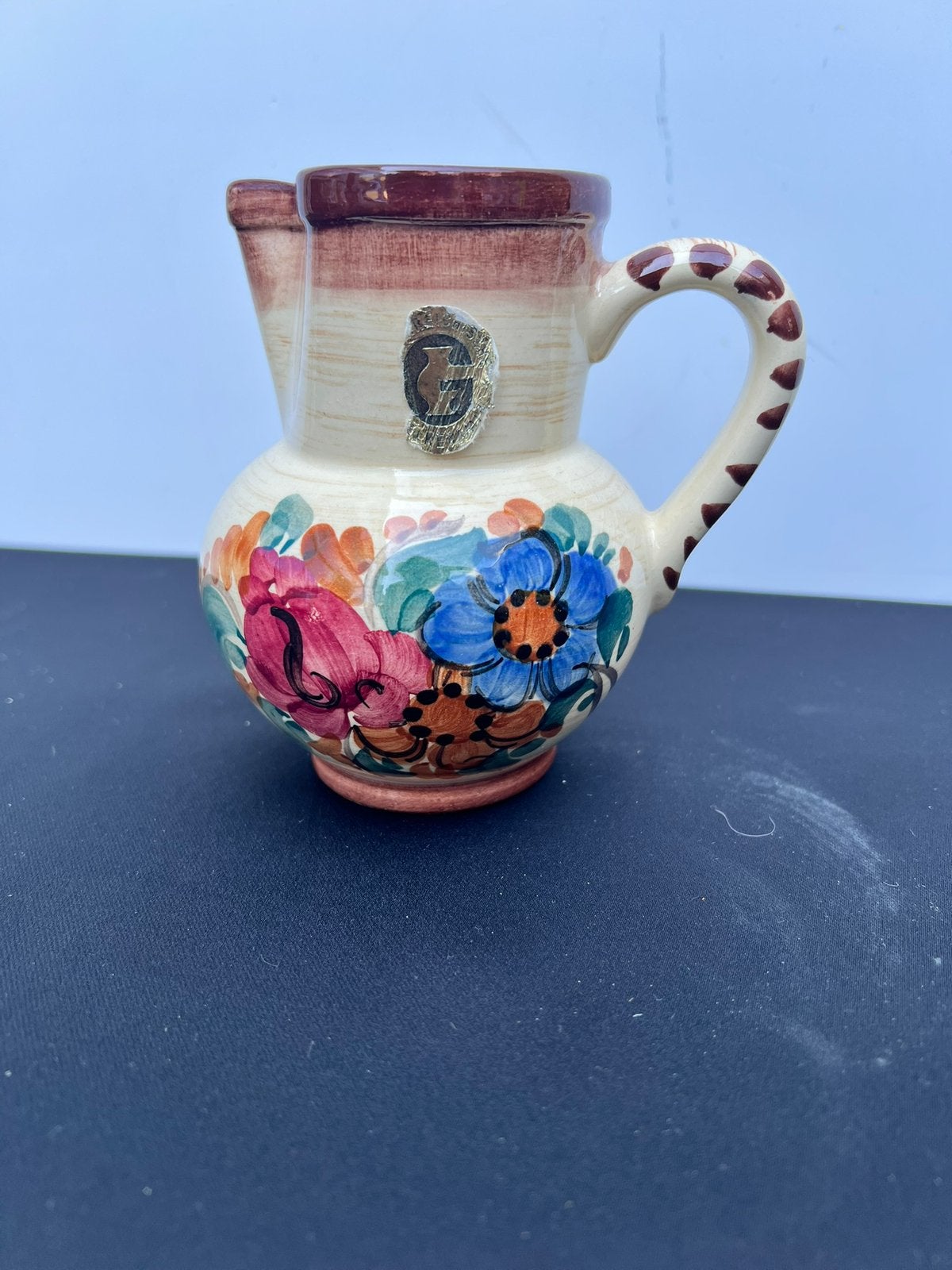 Te Koop Vintage Schenkkan Beschilderd Vaas Austria, Ophalen of Verzenden