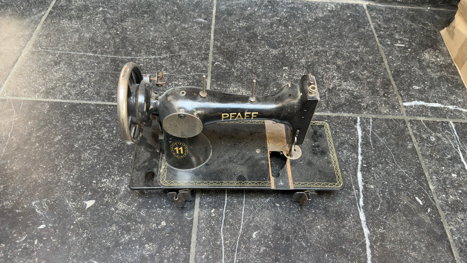 Oude PFAFF naaimachine - Vintage model 11, Ophalen