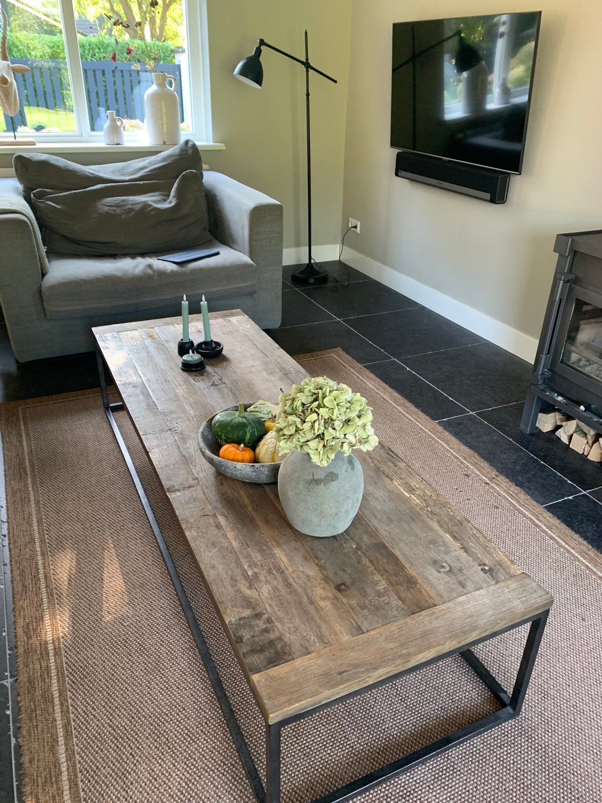 Stoere landelijke salontafel – oud hout & metalen onderstel, Ophalen, 50 tot 100 cm, 150 tot 200 cm, Rechthoekig