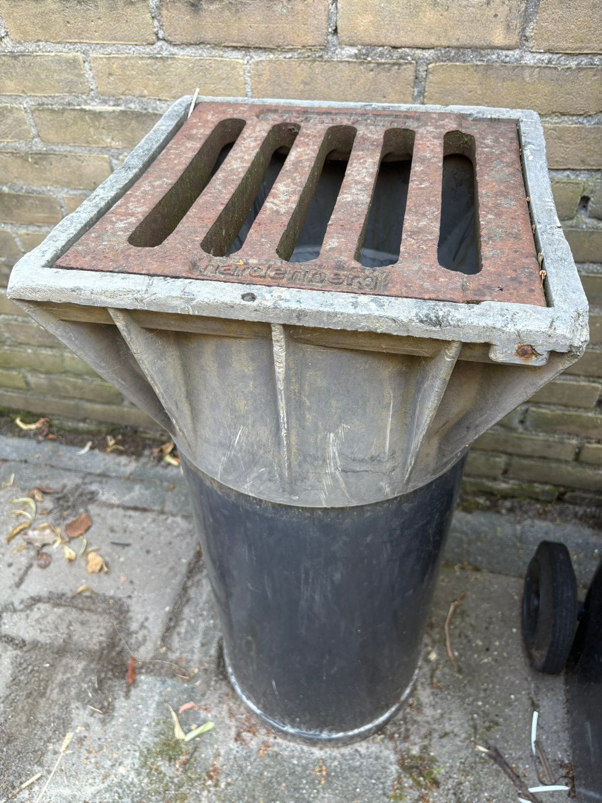 Straat kolk, Ophalen, Zo goed als nieuw
