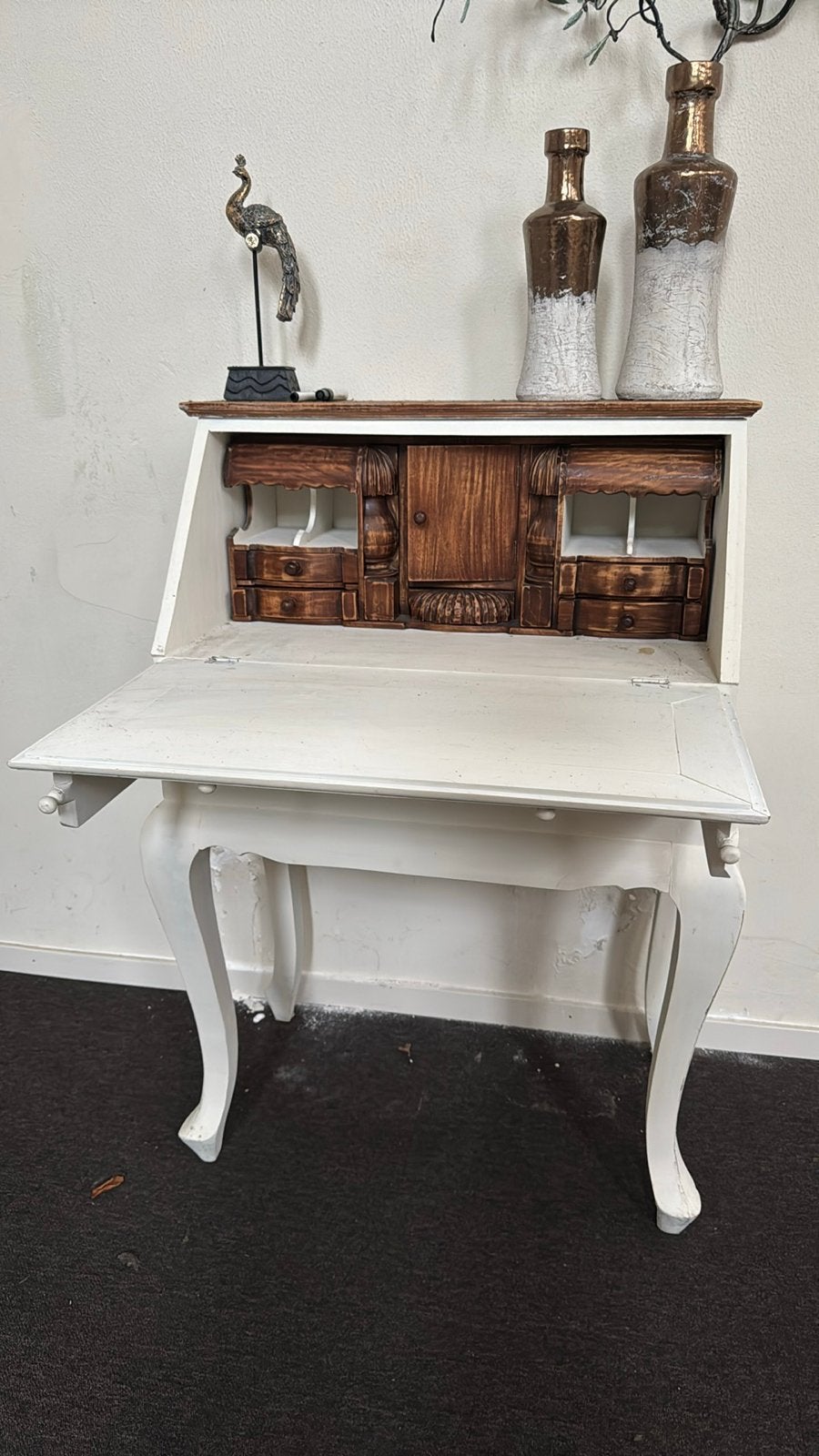 Antiek wit secretaire bureau met sierlijke details, Ophalen, Zo goed als nieuw