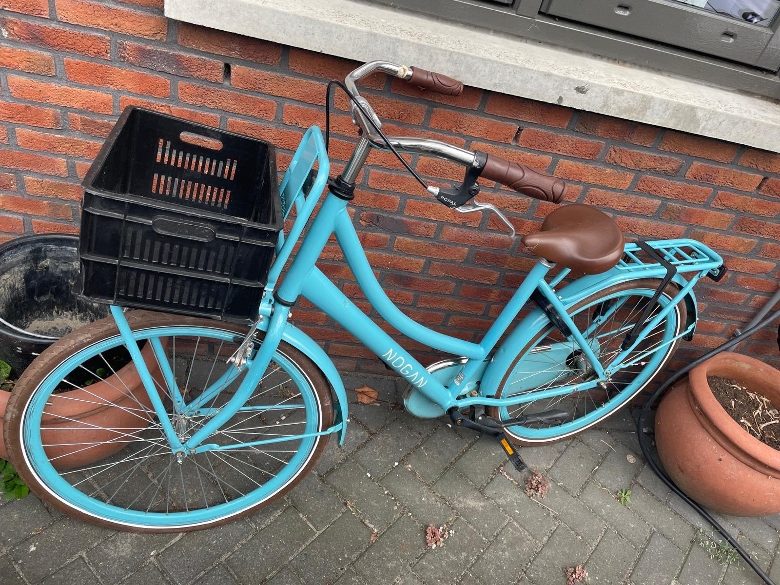Nogan lichtblauwe transportfiets met voordrager en krat, Fietsen en Brommers, Fietsen | Meisjes, Ophalen, Gebruikt, Terugtraprem