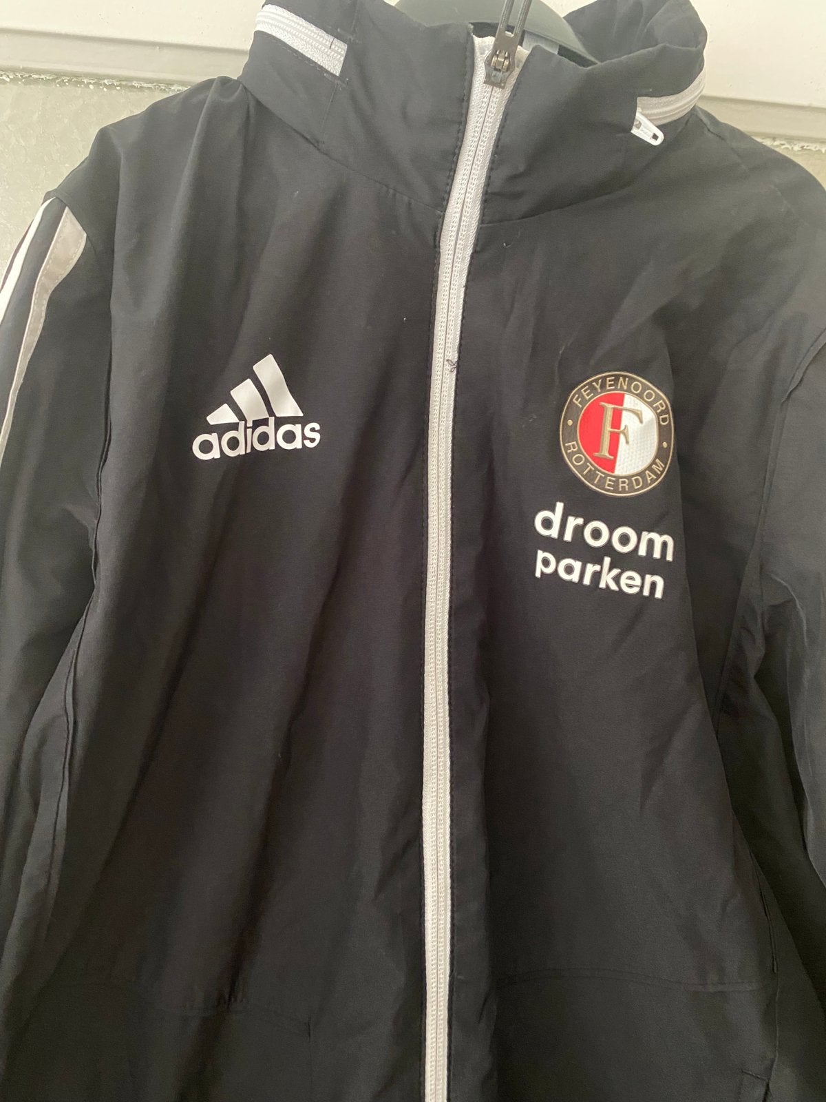Adidas Feyenoord Regenjas Zwart Maat  164, Ophalen of Verzenden, Zo goed als nieuw