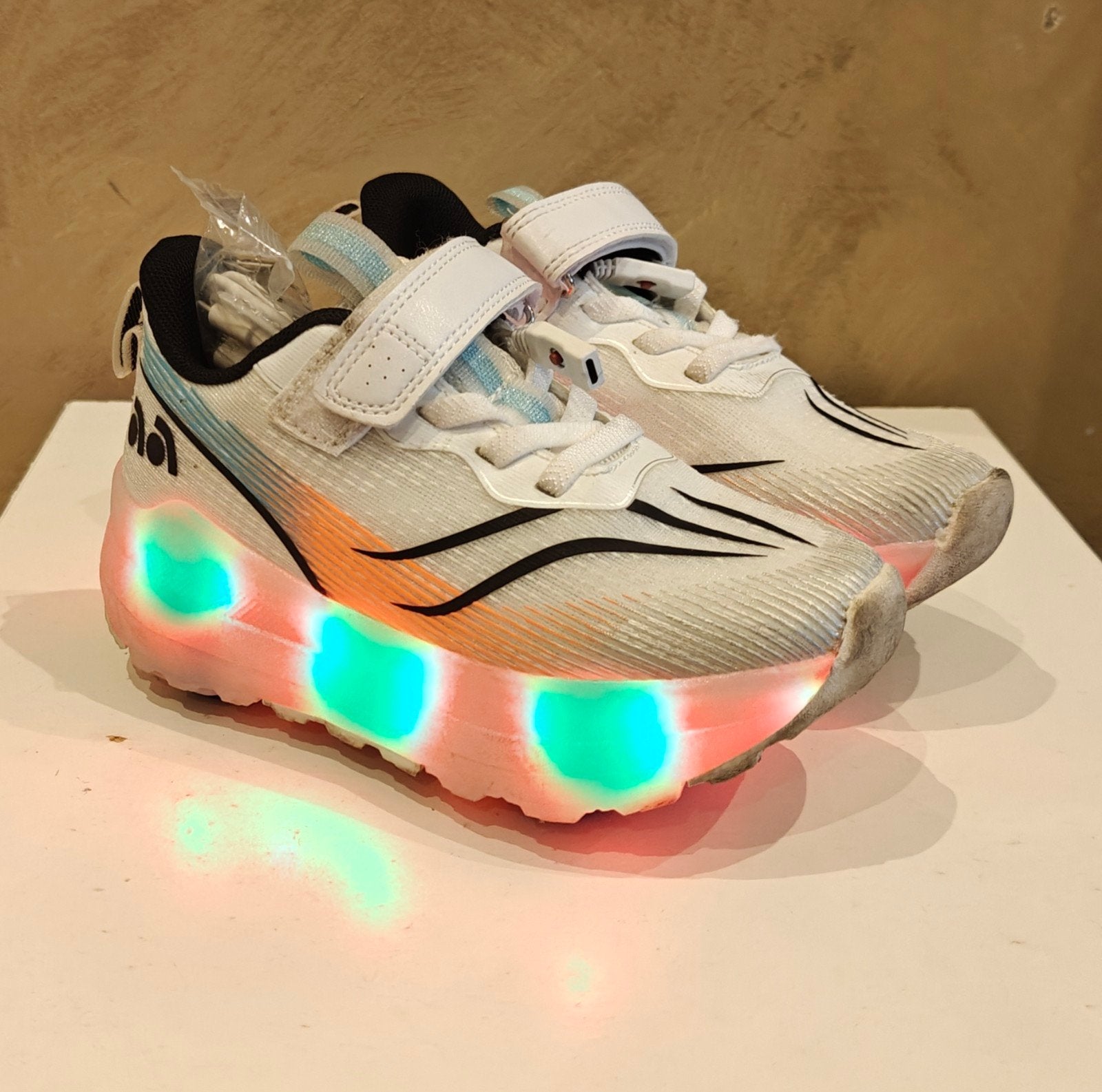 Rol sneakers met licht en verwijderbare wielen - Maat 30, Ophalen of Verzenden, Gebruikt, Kinderen