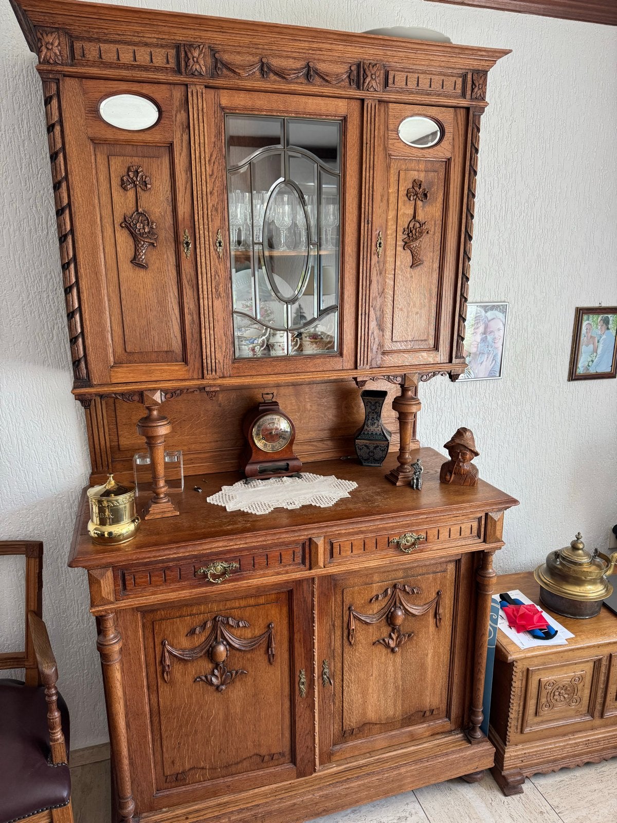 Antieke Eiken Buffetkast met Sierlijk Snijwerk, Antiek en Kunst, Ophalen
