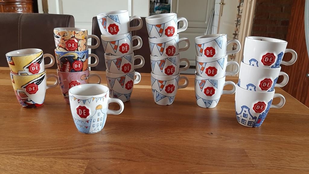 Douwe egberts kopjes verschillende soorten, Ophalen, Glas, Overige stijlen, Kop(pen) en/of Schotel(s)