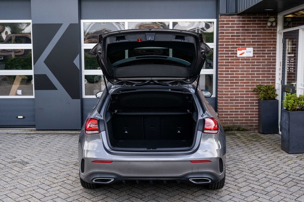 Mercedes-Benz A-Klasse 180 A180 AMG Line | Widescreen Displa, Auto's, 136 pk, Gebruikt, 4 cilinders, Origineel Nederlands