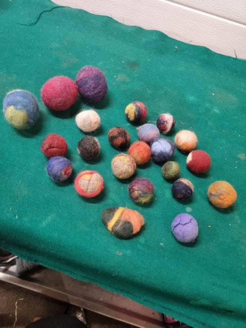 vilten ballen + eieren gekleurd 23 stuks, Ophalen of Verzenden, 'T Olde Gre-j, Info@toldegrej.nl, Endepoelstraat 20f Didam