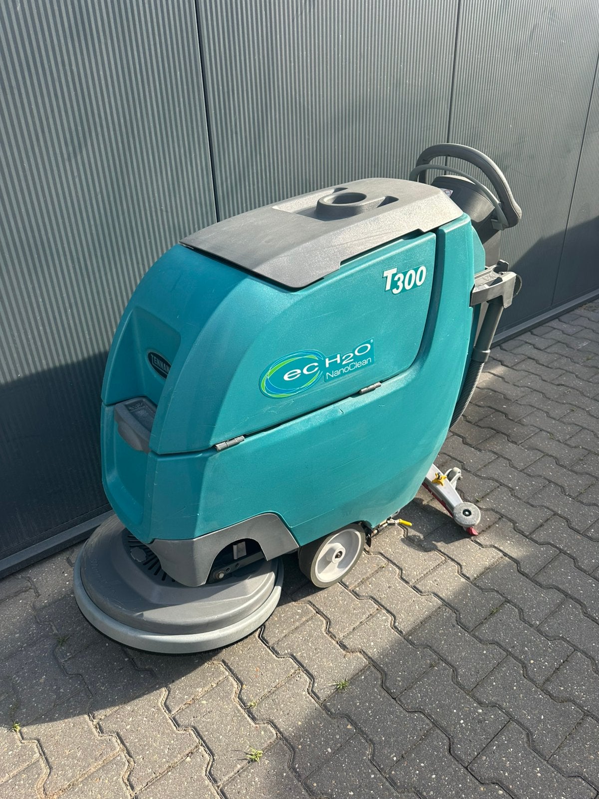 Tennant T300 Schrob-/Zuigmachine – Technisch 100%, Ophalen