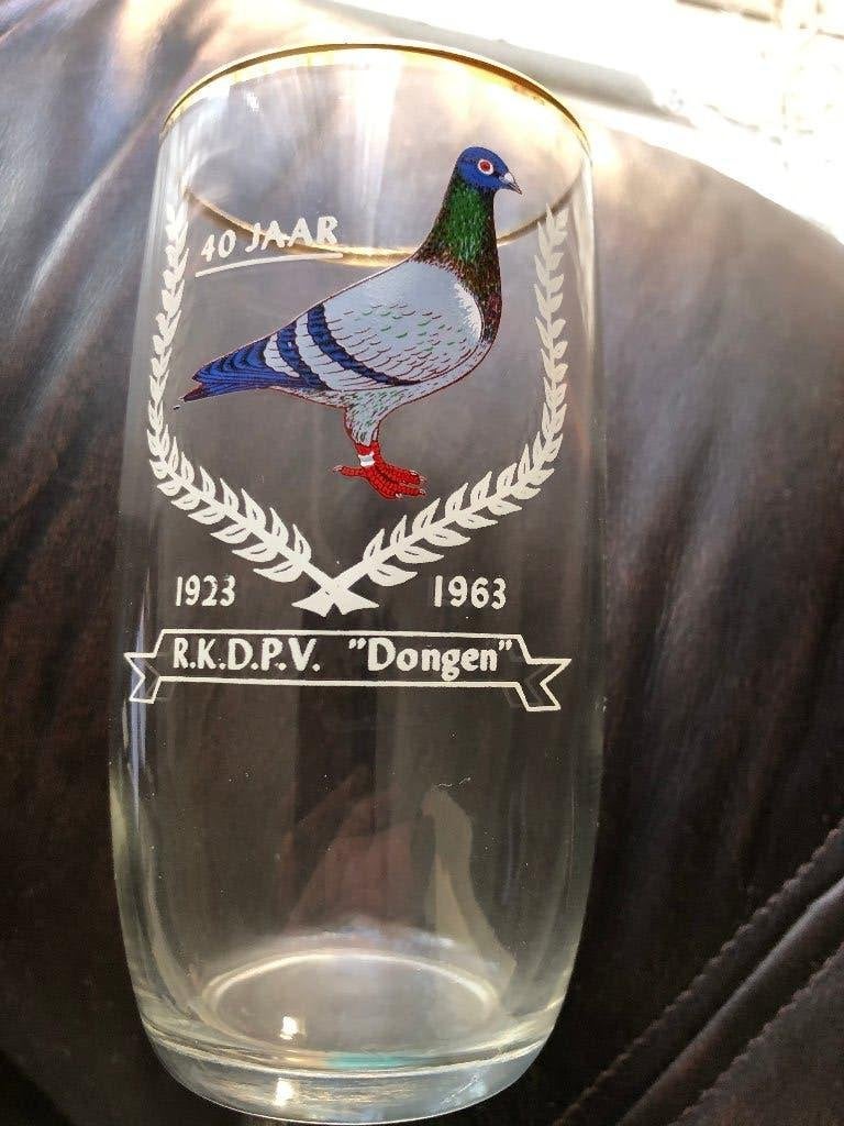 Glas met een duif erop., Ophalen of Verzenden, Zo goed als nieuw