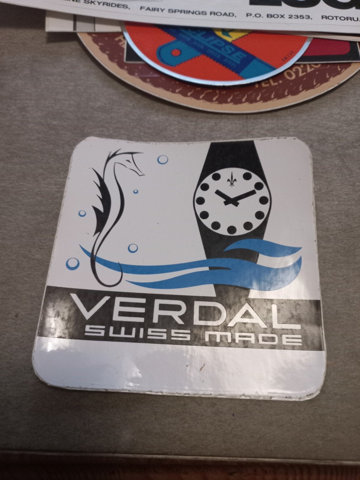 Verdal Swiss Made Horloge Sticker - Vintage Design, Verzamelen, Ophalen of Verzenden