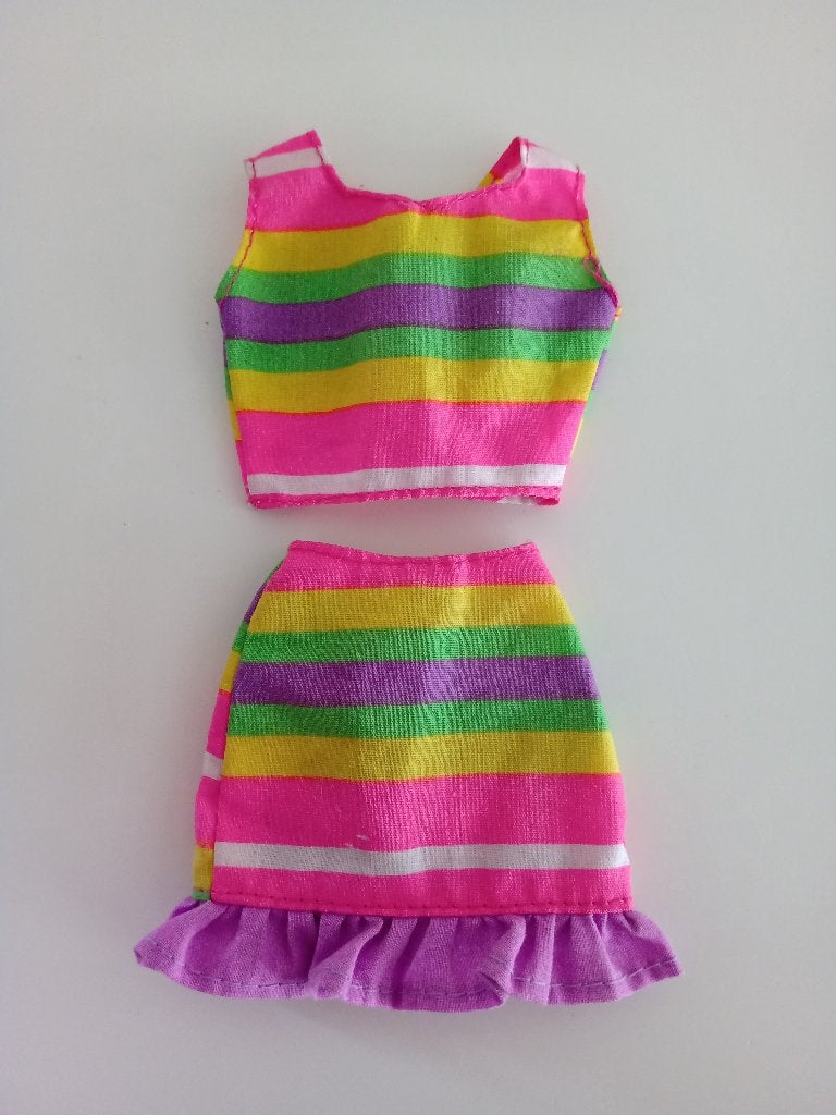 Verschillende Barbie kleding voorzien van een Barbie Label, Verzamelen, Poppen, Ophalen of Verzenden, Gebruikt, Kleertjes