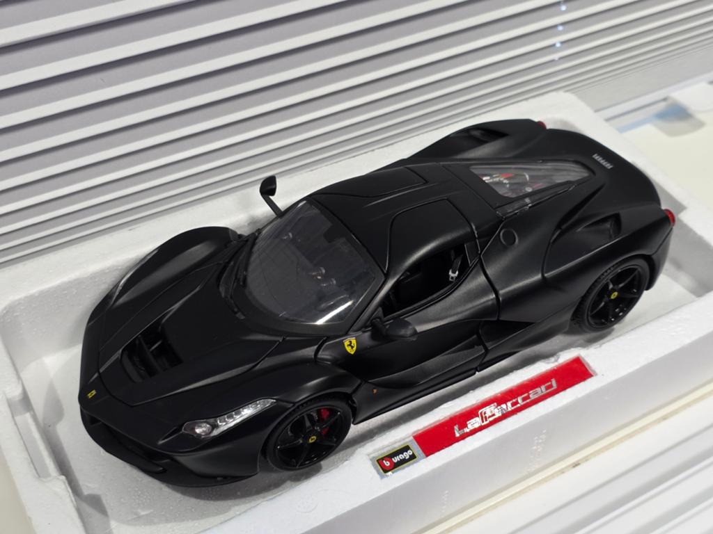 Ferrari LaFerrari, 1:18 Bburago Signature in OVP., Ophalen of Verzenden, Zo goed als nieuw, Auto, Bburago