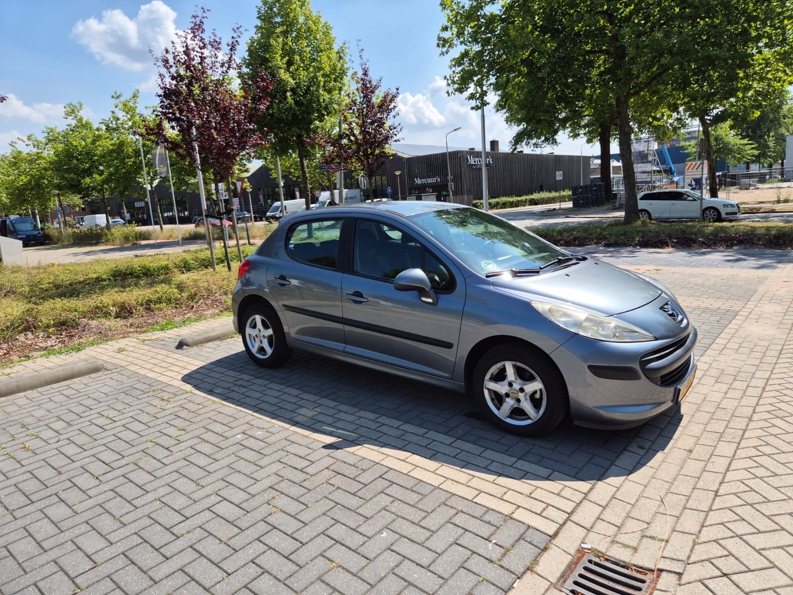 Peugeot 207 1.4 5DRS 2009 Grijs, Auto's, Voorwielaandrijving, 1360 cc, 4 cilinders, 49 €/maand