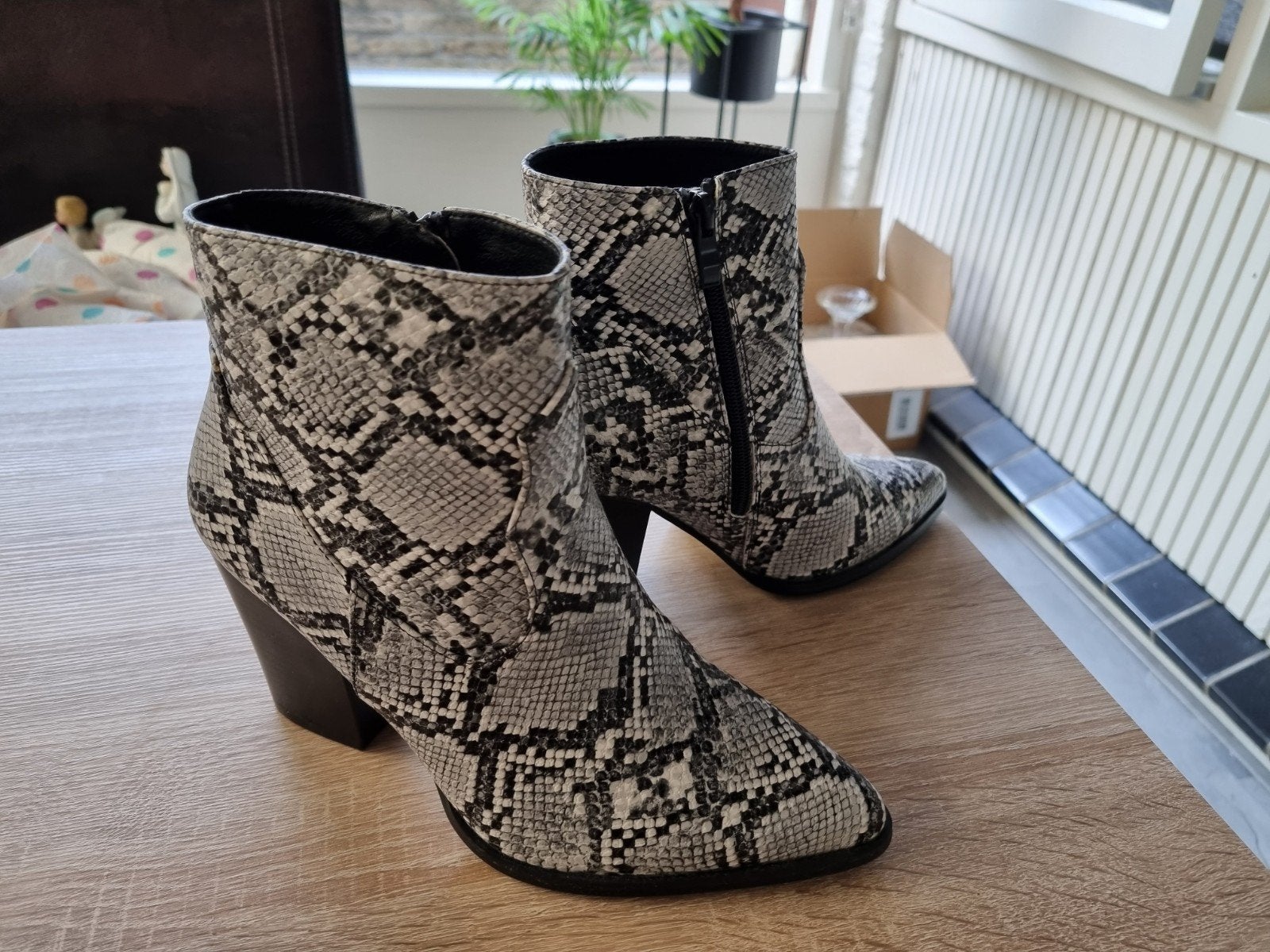 Nieuwe enkellaarsjes, maat 38., Ophalen of Verzenden, Nieuw, Zwart