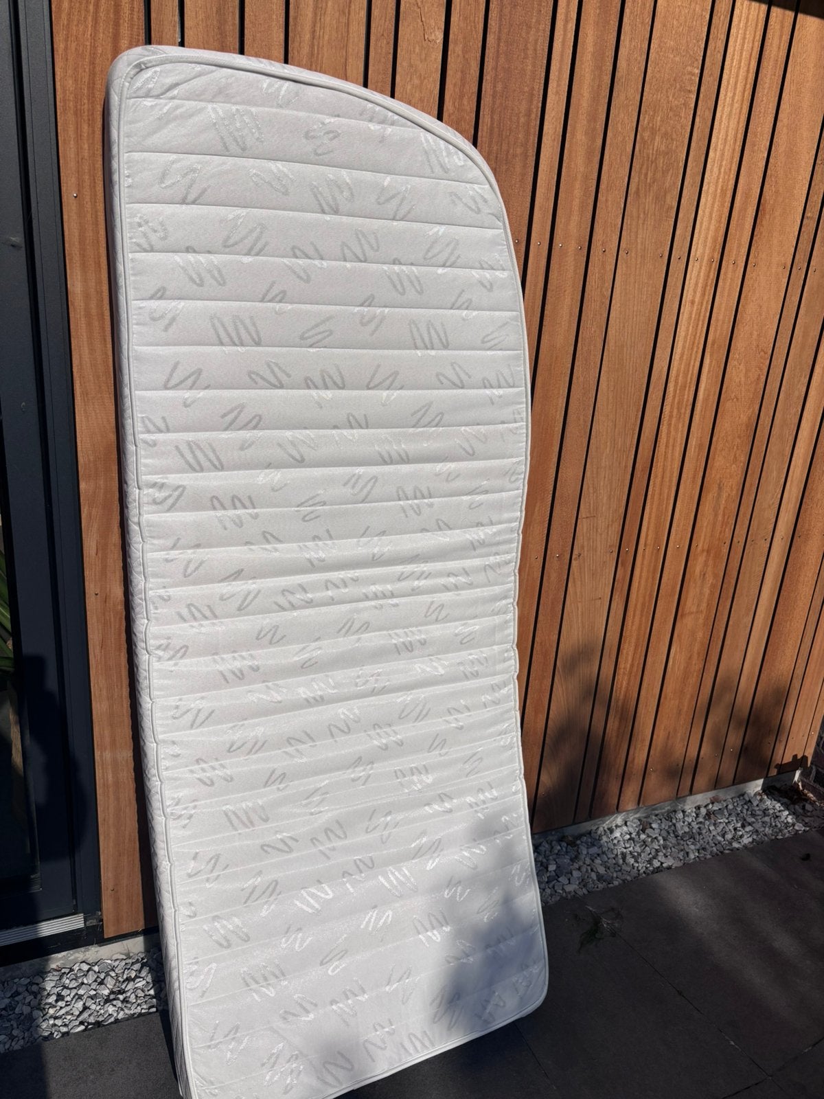 2 matrassen voor Kip caravan 49 TEB, Ophalen, Gebruikt