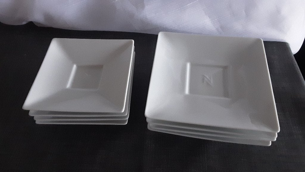 NESPRESSO schoteltjes klein & groot 8 stuks, Overige merken, Ophalen of Verzenden, Zo goed als nieuw, Overige stijlen