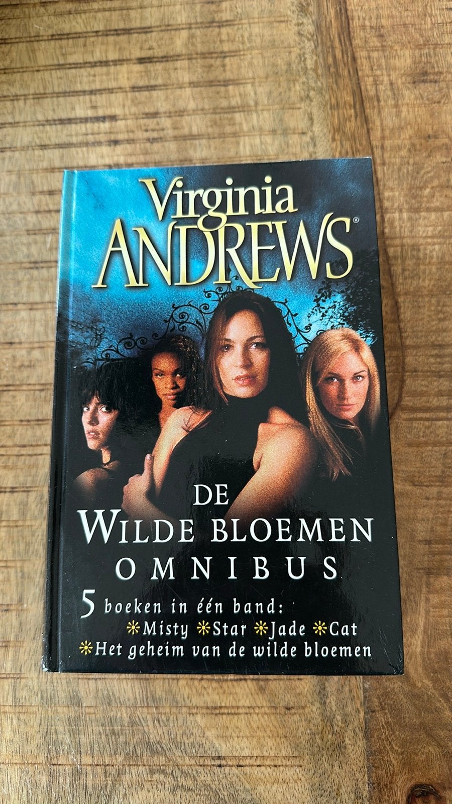 Virginia Andrews - De Wilde Bloemen Omnibus (5 boeken), Ophalen of Verzenden, Gelezen