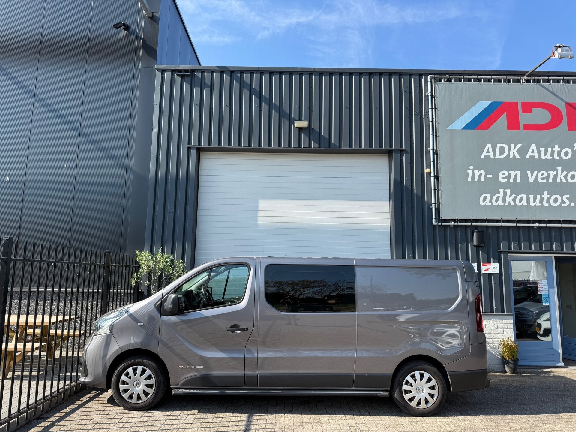 Renault Trafic 1.6 dCi T29 L2H1 DC Comfort Energy CAMERA/NAV, Auto's, Voorwielaandrijving, Stof, Gebruikt, Zwart