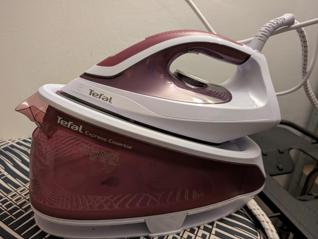 Tefal Express Essential Stoomstrijkijzer, Witgoed en Apparatuur, Strijkijzers en Strijkplanken, Zo goed als nieuw, Strijkijzer met snoer