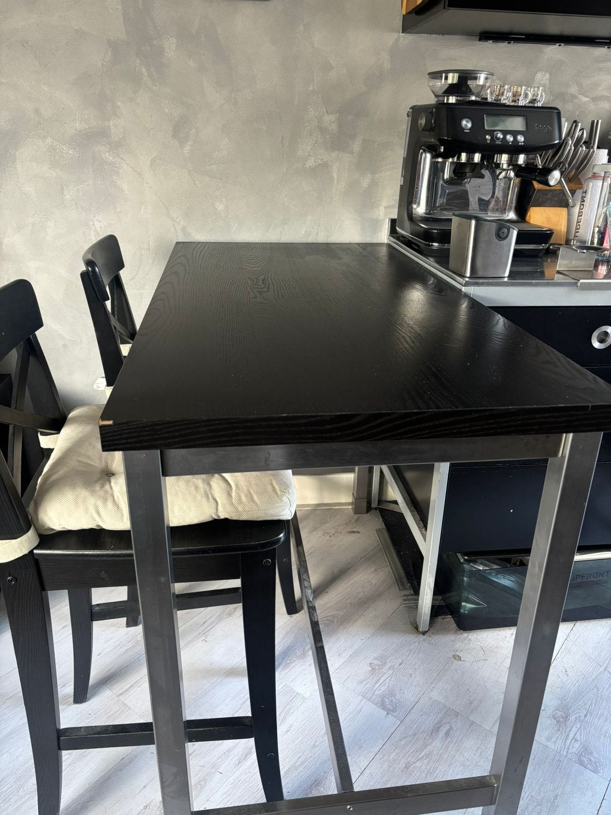 Mooie tafel met barkrukken, Huis en Inrichting, Ophalen, Zo goed als nieuw, Inclusief barstoelen