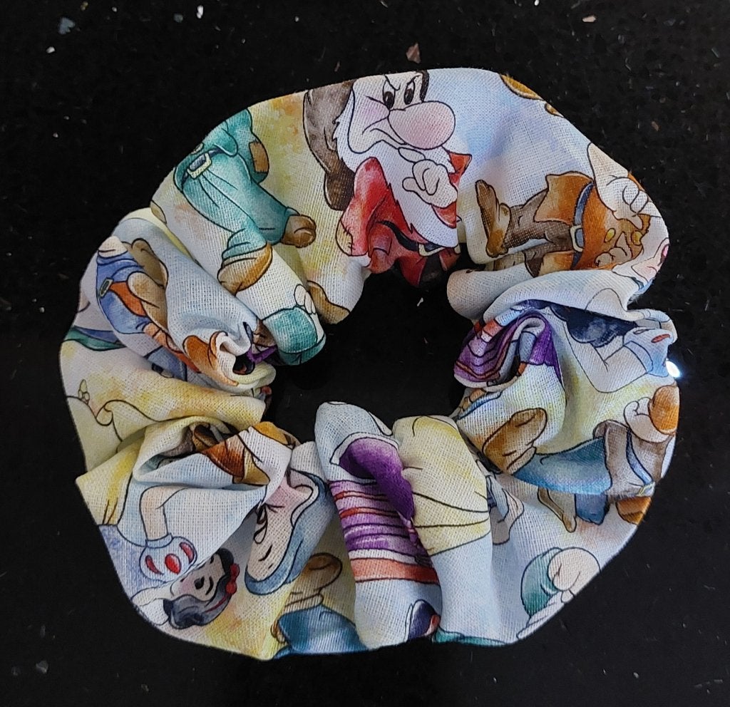 nieuw- Grumpy scrunchie. haarelastiek, Verzamelen, Disney, Ophalen of Verzenden, Overige figuren, Nieuw, Overige typen