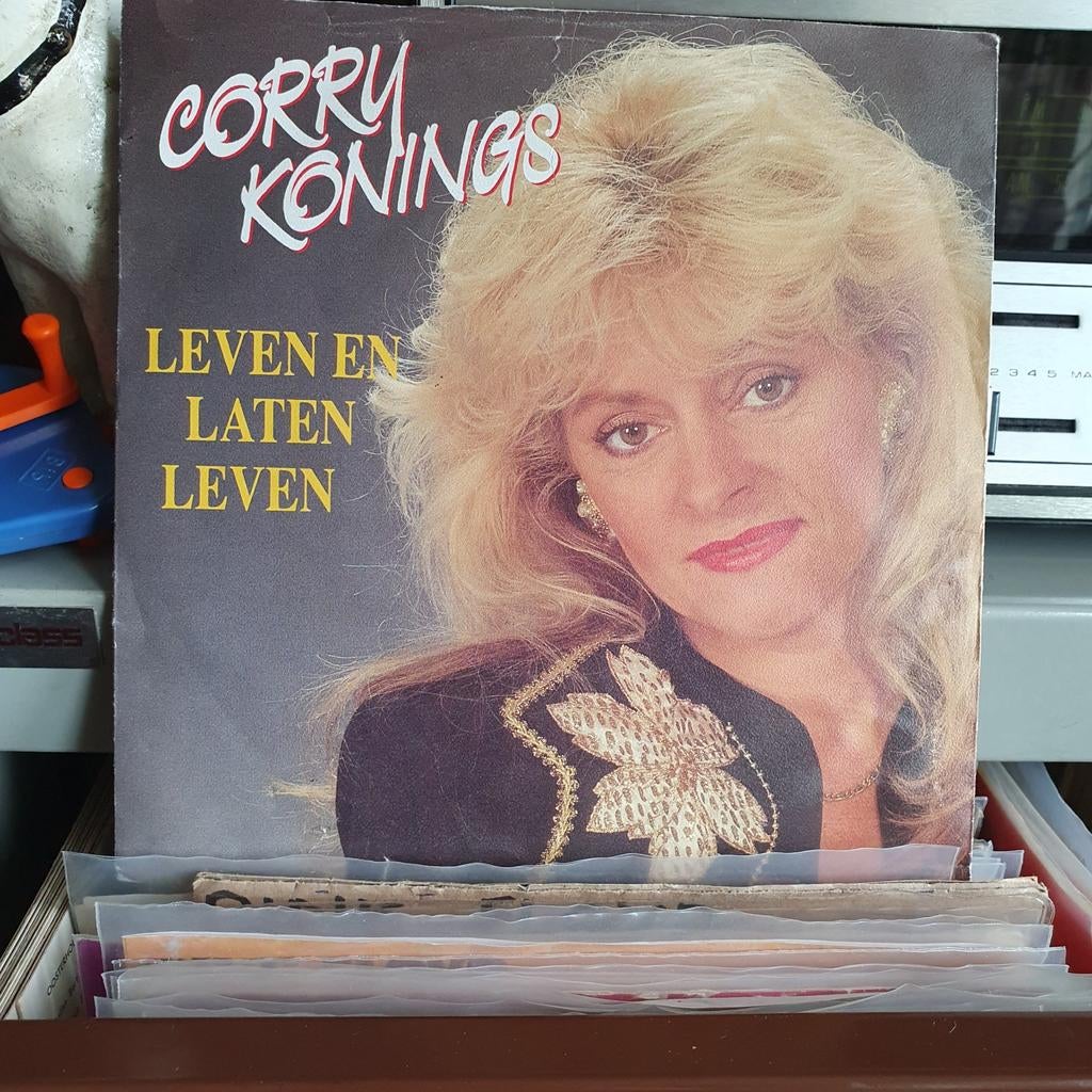 Corry Konings  - Leven en laten leven, Ophalen of Verzenden, Zo goed als nieuw, Overige formaten, Levenslied of Smartlap
