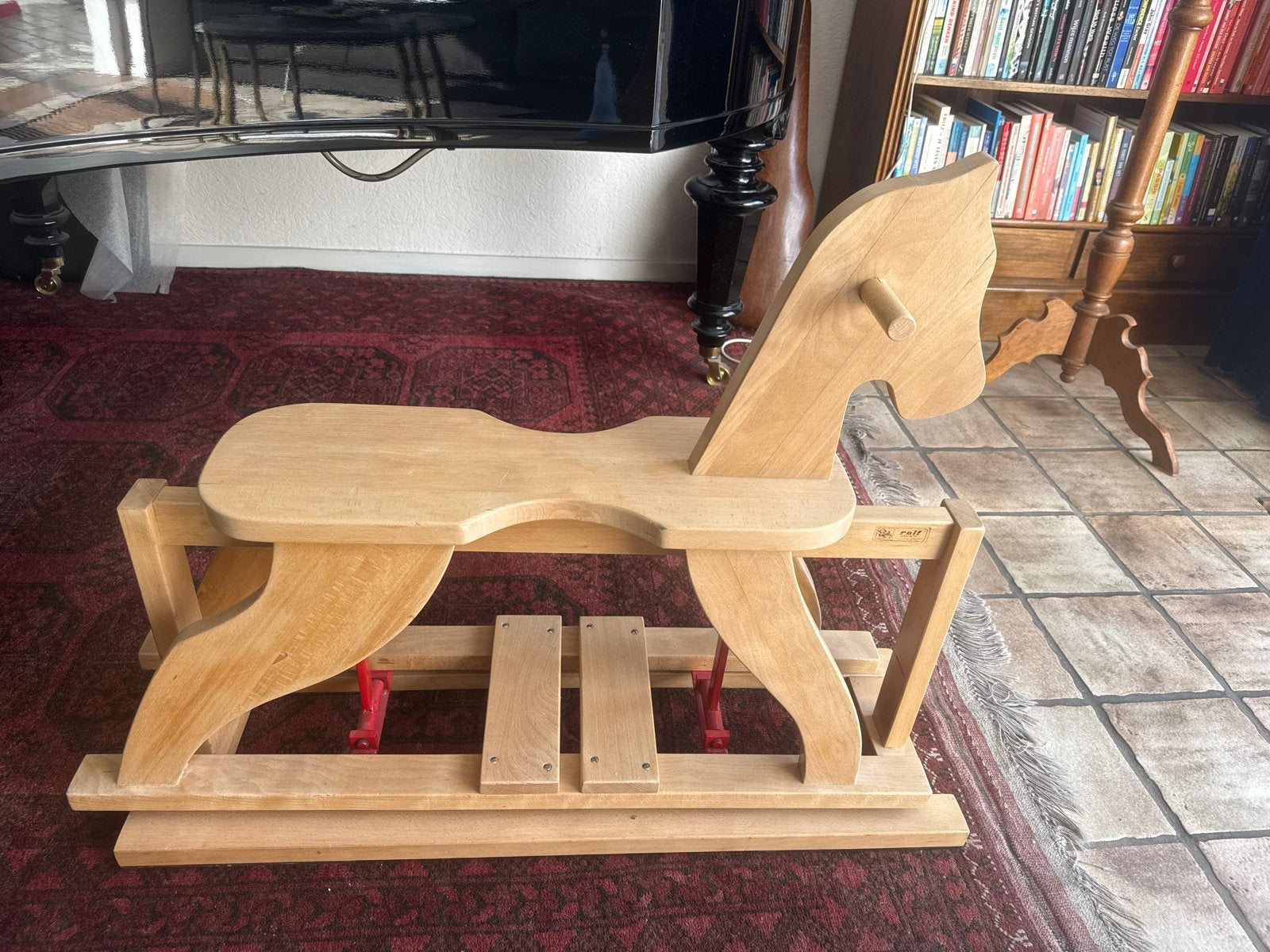 Stevig houten hobbelpaard van Rolf (schoolleverancier), Ophalen, Gebruikt, Rij- of Hobbelspeelgoed