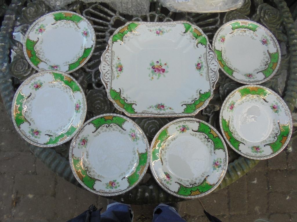 Engels Gebakstel met bloemboeketjes, roze roosjes veel goud, Ophalen of Verzenden