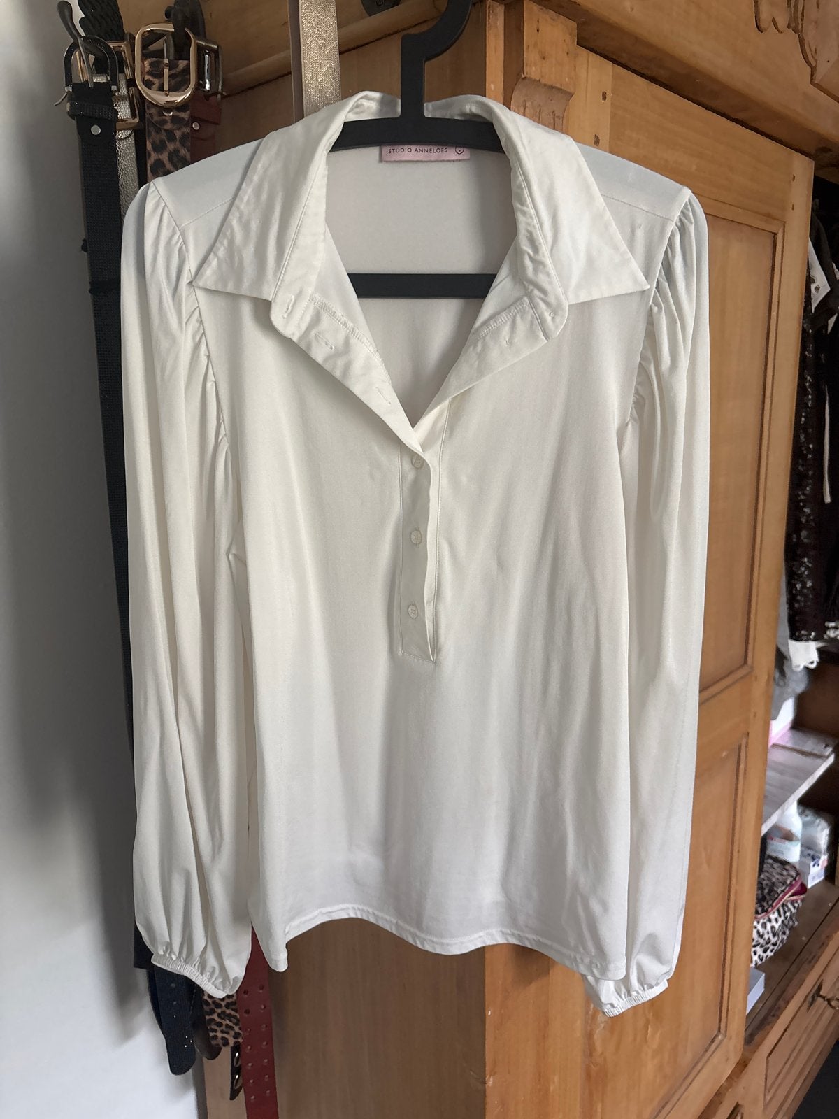 Witte blouse Studio Anneloes met pofmouw, Ophalen of Verzenden, Gedragen, Maat 42/44 (L), Wit