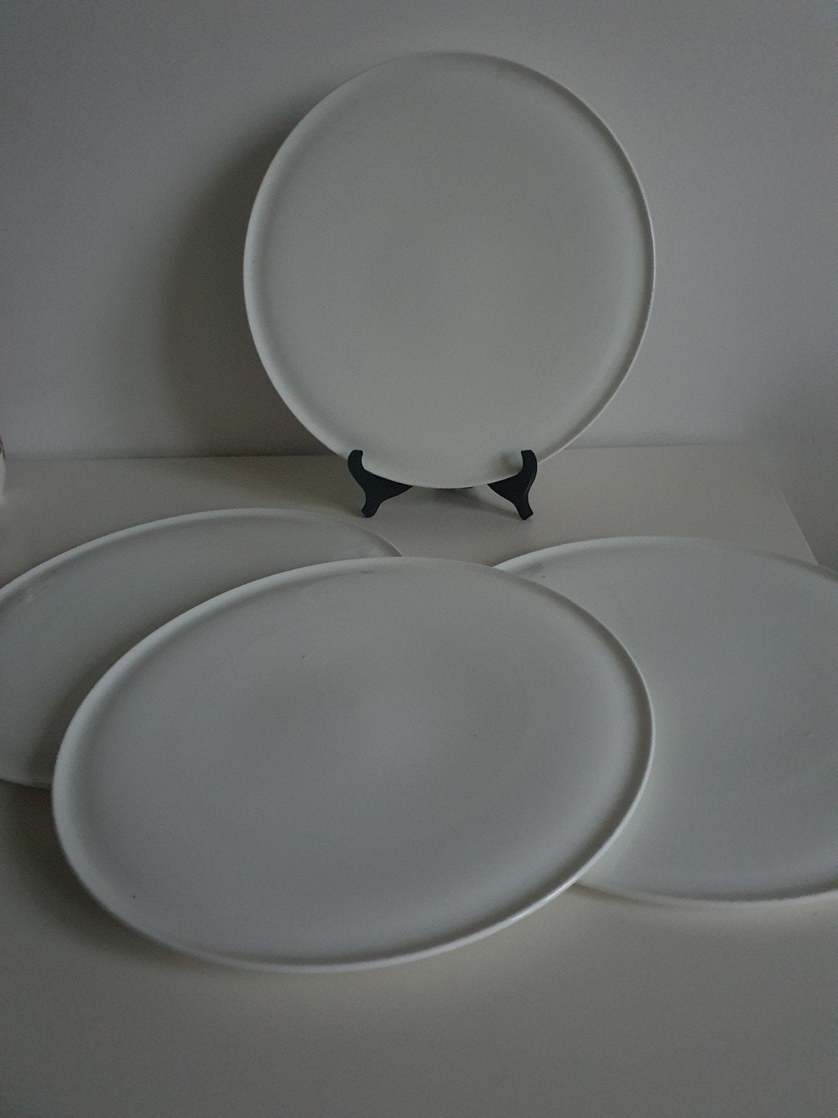 4 stijlvolle borden 33 cm, nieuw, Nieuw, Ophalen of Verzenden, Bord(en), Overige stijlen