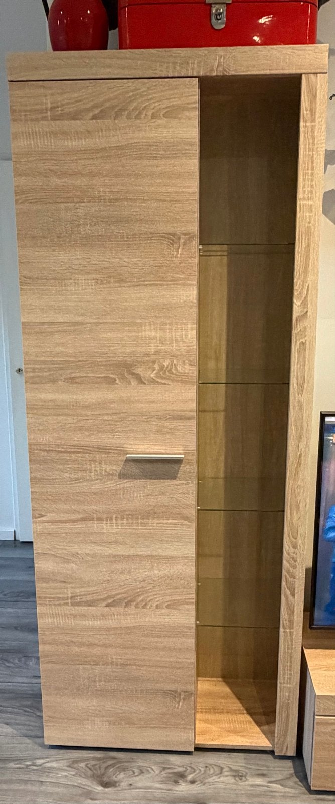 Kasten en wandplank met LED-verlichting