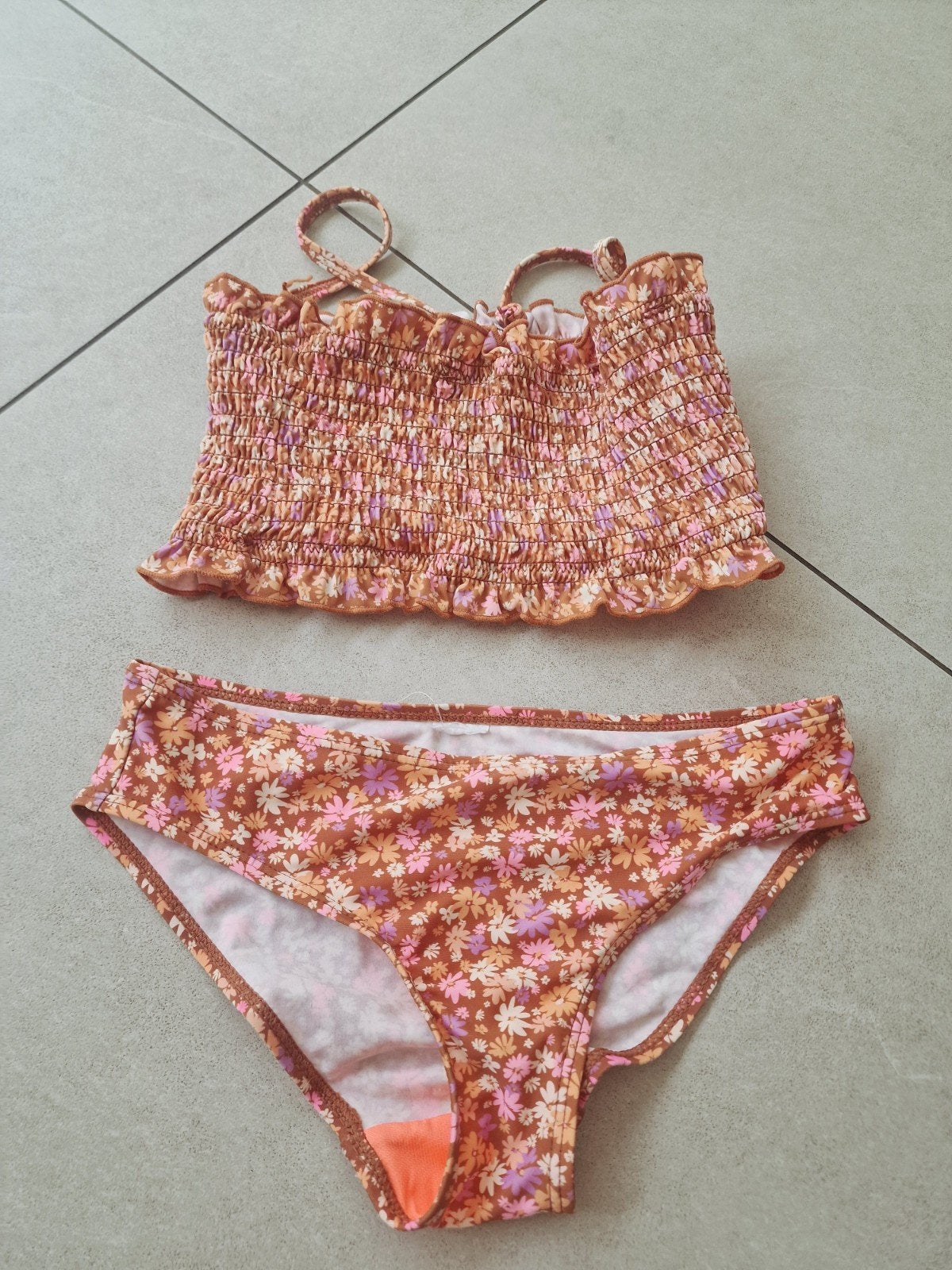 Bikini met bloemetjes, Kinderen en Baby's, Kinderkleding | Kinder-zwemkleding, Gebruikt, Bikiniset, Meisje, Ophalen of Verzenden