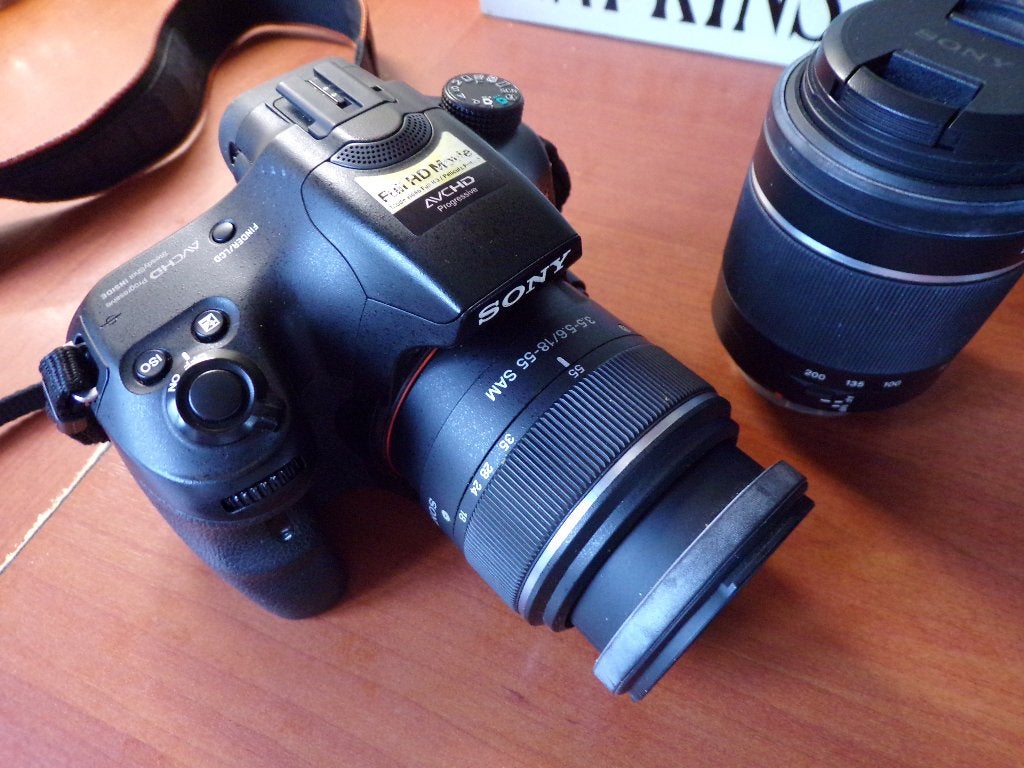 Sony SLT A57 met 2 lenzen en cameratas, Gebruikt, Spiegelreflex, 16 megapixels, Ophalen of Verzenden