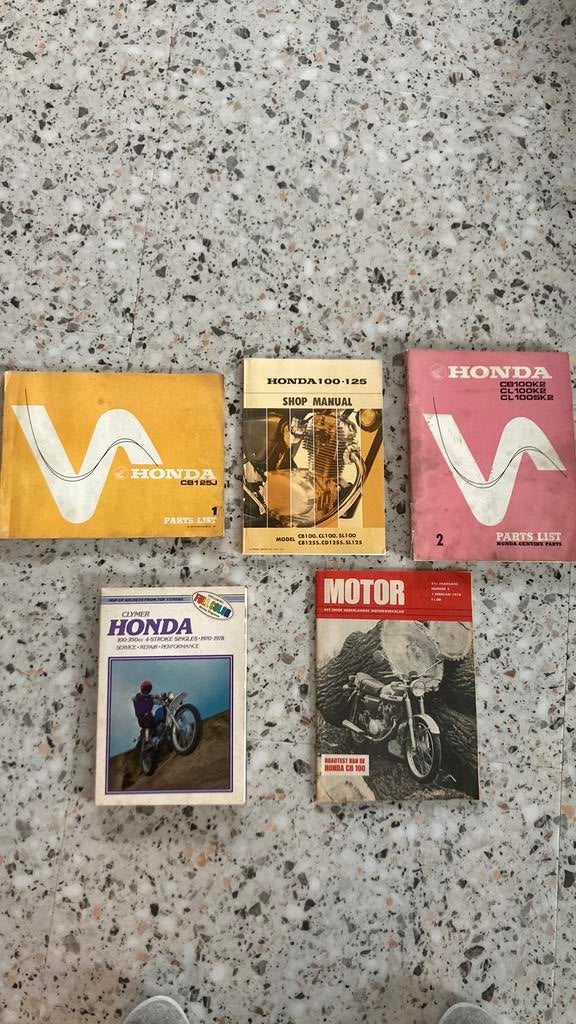 Honda cb 100, 125 boekjes en blad motor over cb100, Motoren, Ophalen of Verzenden, Honda
