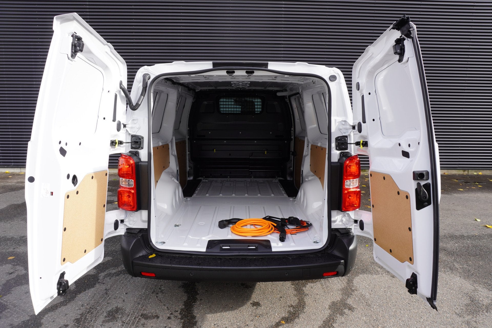 Toyota PROACE Electric Worker Comfort Extra Range 75 kWh 345, 136 pk, Gebruikt, Wit, 2028 kg