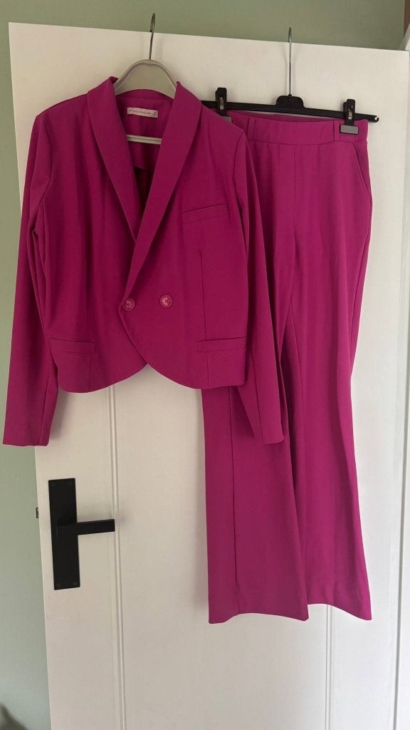 Fuchsia Studio Anneloes pak blazer flair trousers travelstof, Kostuum of Pak, Studio Anneloes, Ophalen of Verzenden, Zo goed als nieuw
