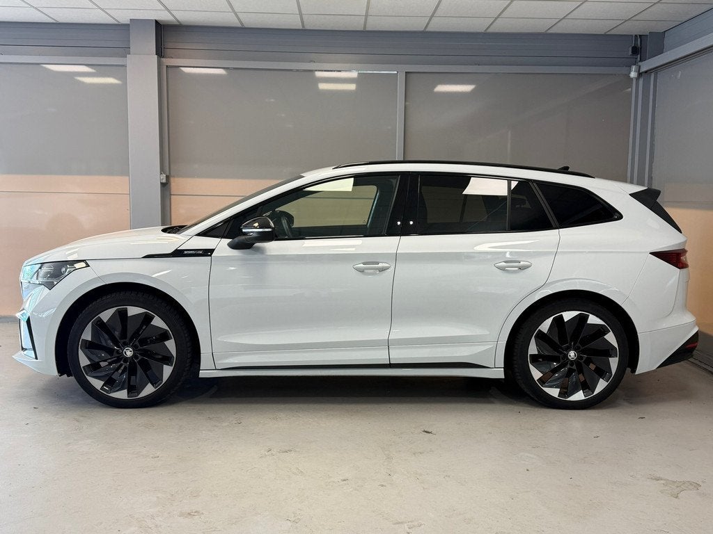 Skoda Enyaq iV 60 Sportline | CAMERA | 21"LM VELGEN | MATRIX, Automaat, Achterwielaandrijving, Gebruikt, Zwart