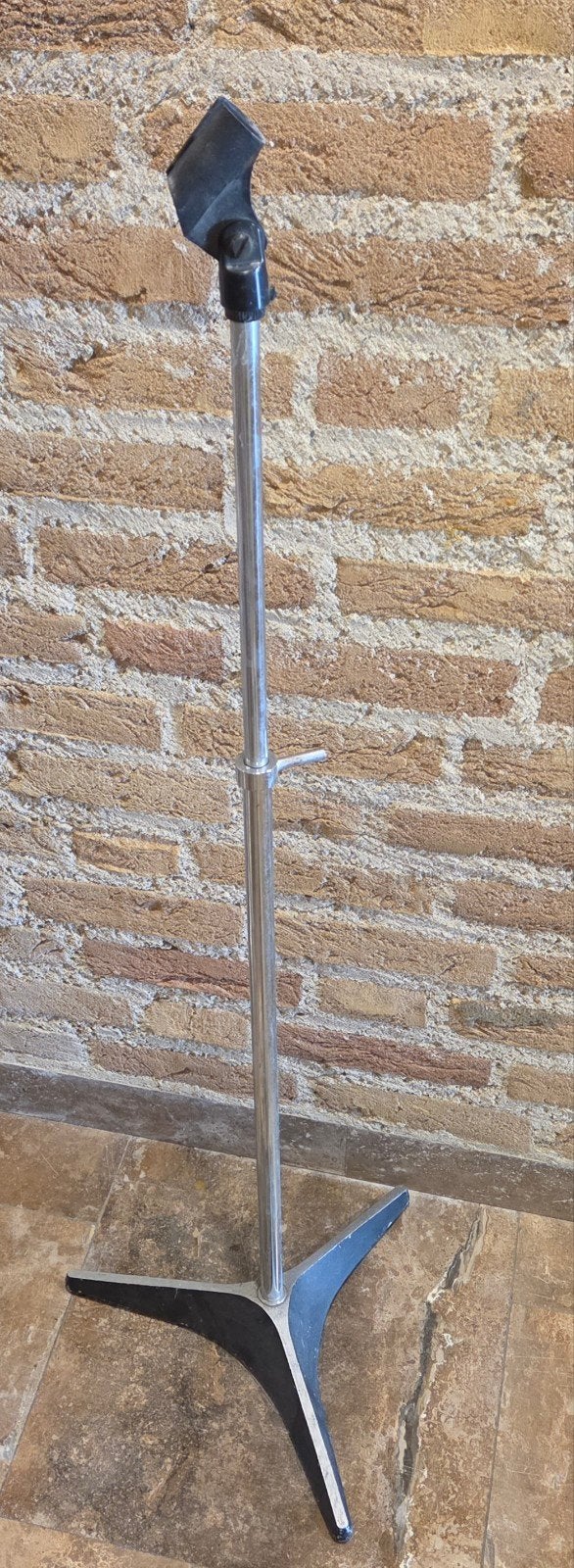 Microfoonstandaard, verchroomd met zware metalen driepoot, Ophalen of Verzenden, Zo goed als nieuw, Microfoon