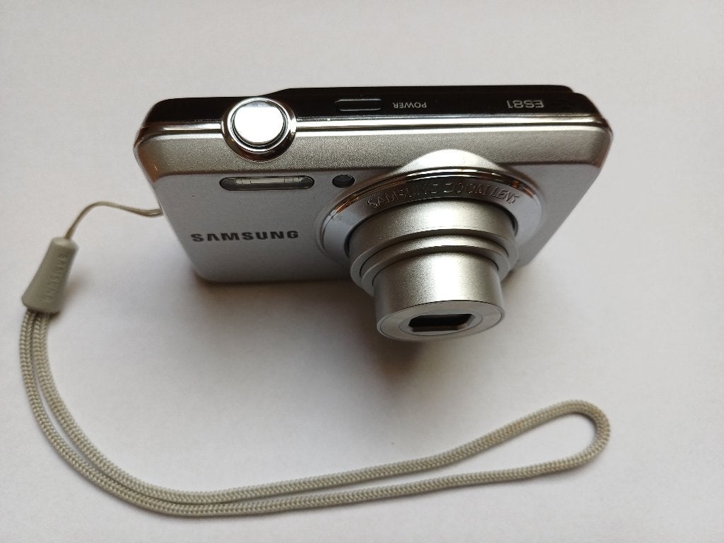 Zo goed als nieuwe Samsung ES81 compacte digitale camera, Audio, Tv en Foto, Beeldstabilisatie, Gebruikt, Geheugenkaart, 12 megapixels