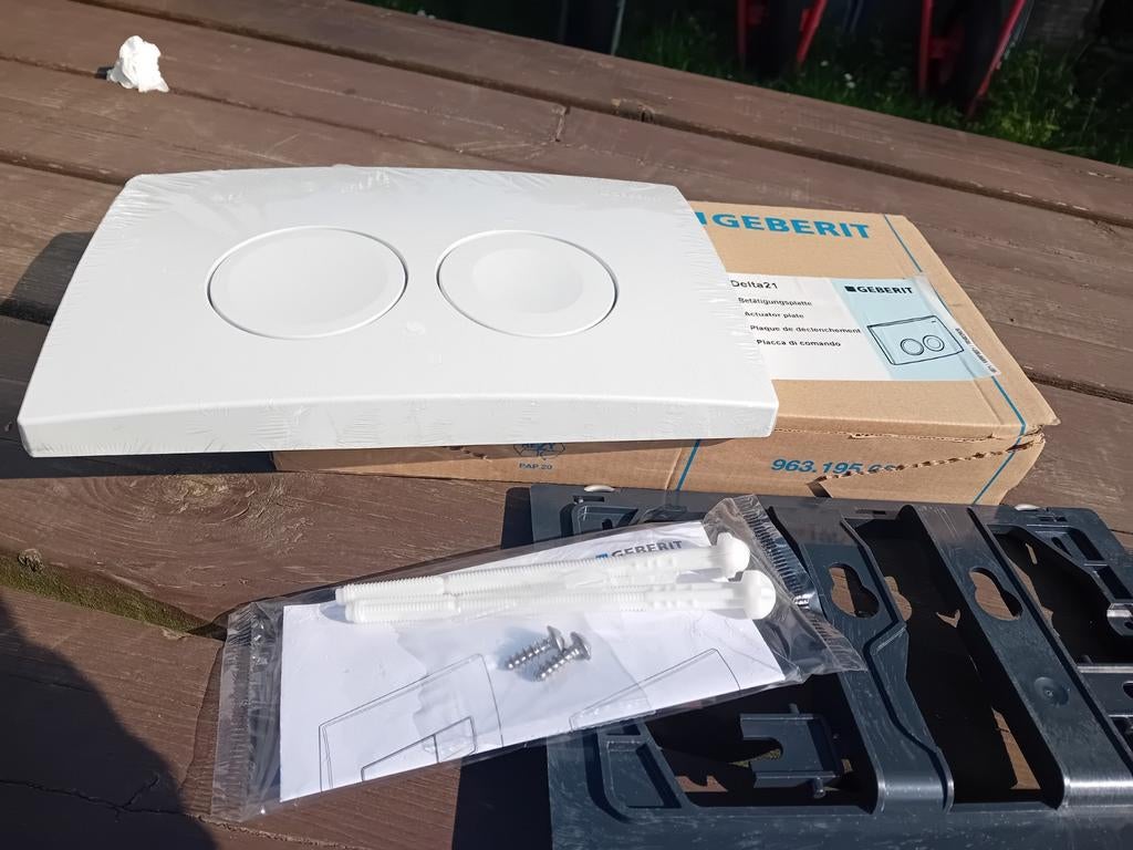 Geberit Delta 25(nog in plastic) drukplaat wit, inbouwtoilet, Doe-het-zelf en Verbouw, Sanitair, Ophalen of Verzenden, Nieuw, Toilet