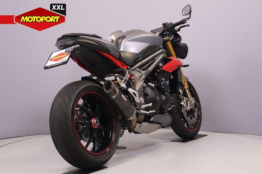 Triumph SPEED TRIPLE R (bj 2017), Triumph Motocycles, Triumph.Benelux@triumph.co.uk, De Droogmakerij 40A
1851 LX   Heiloo, NL