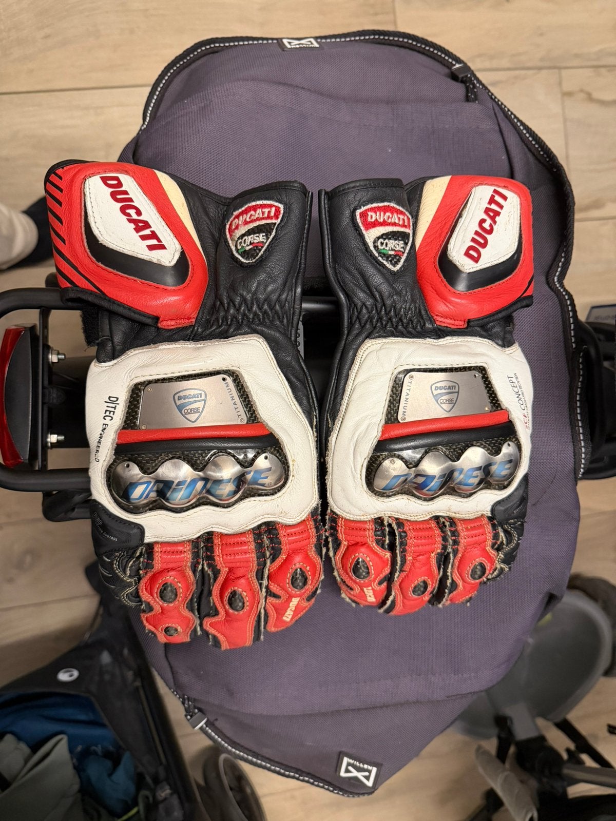Dainese ducati motorhandschoenen maat XL.  Full metal rs., Motoren, Ophalen of Verzenden, Tweedehands, Heren, Handschoenen