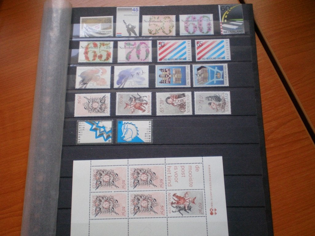 jaargang ( ook per serie) 1982 PF..( S 970 ) .€ 0,70, Postzegels en Munten, Verzenden