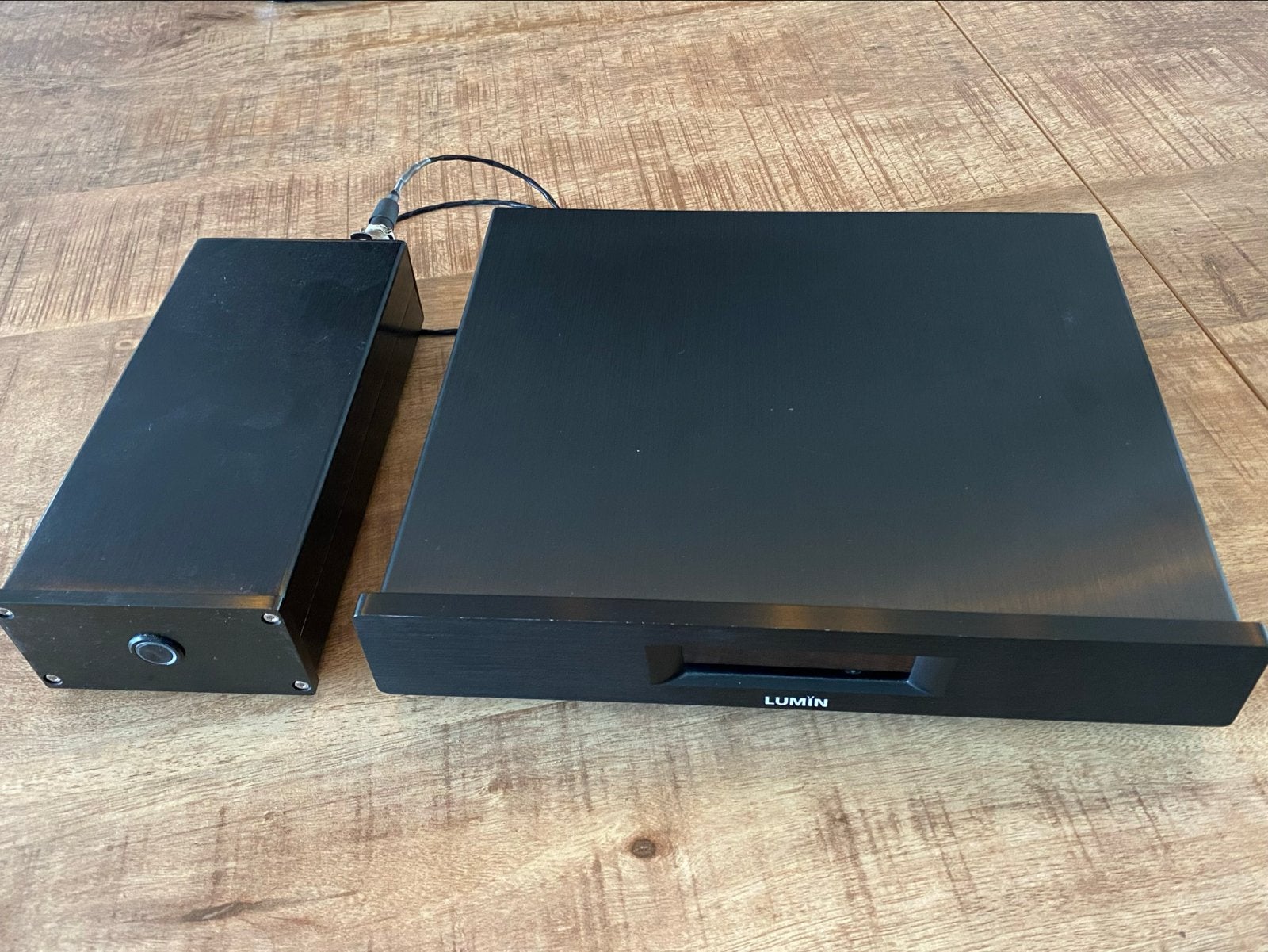 Lumin D2 streamer met externe lineaire voeding, Ophalen, Zo goed als nieuw, Zonder harde schijf