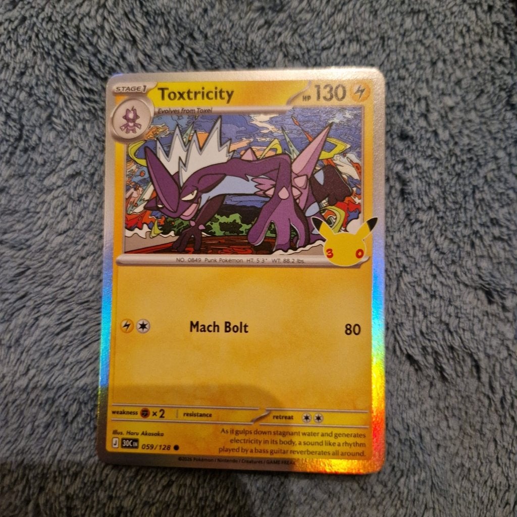 Toxtricity 059/128 Pokémon 30th Celebration holo, Ophalen of Verzenden, Zo goed als nieuw, Losse kaart, Foil