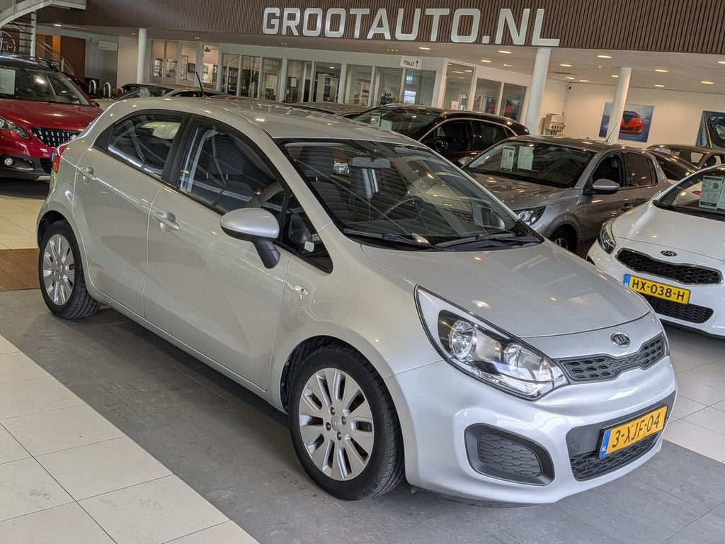 Kia Rio 1.4 CVVT Comfort Pack Airco, Stuurbekrachtiging, Auto's, Kia, Voorwielaandrijving, Euro 5, Gebruikt, Zwart