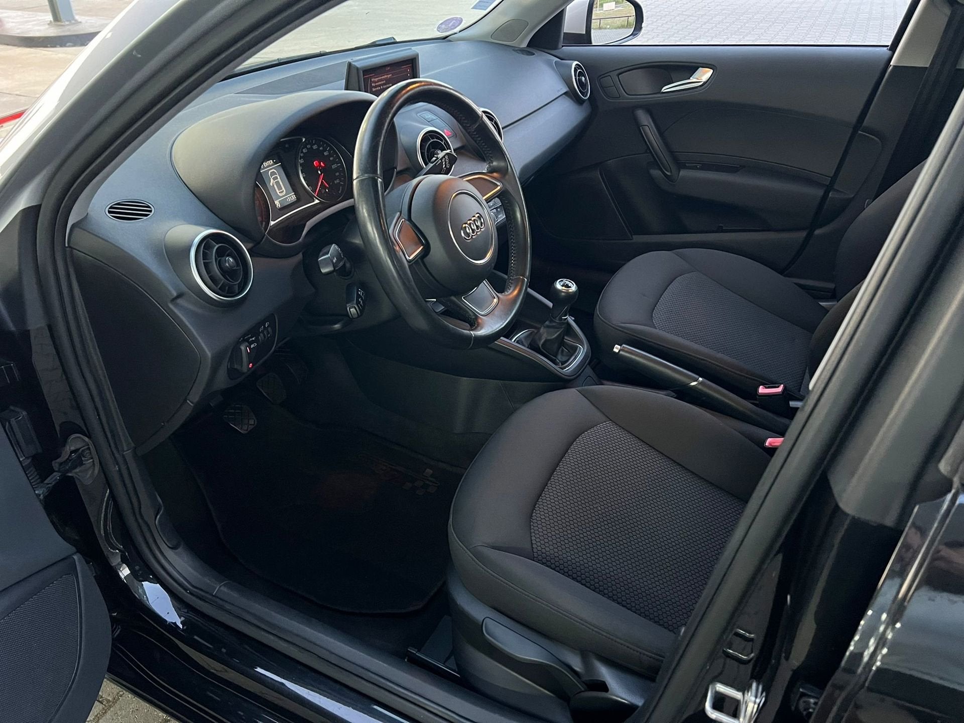 Audi A1 Sportback 1.2 TFSI Ambition Pro Line Business|nieuw, Auto's, Voorwielaandrijving, 86 pk, 4 cilinders, 4 stoelen