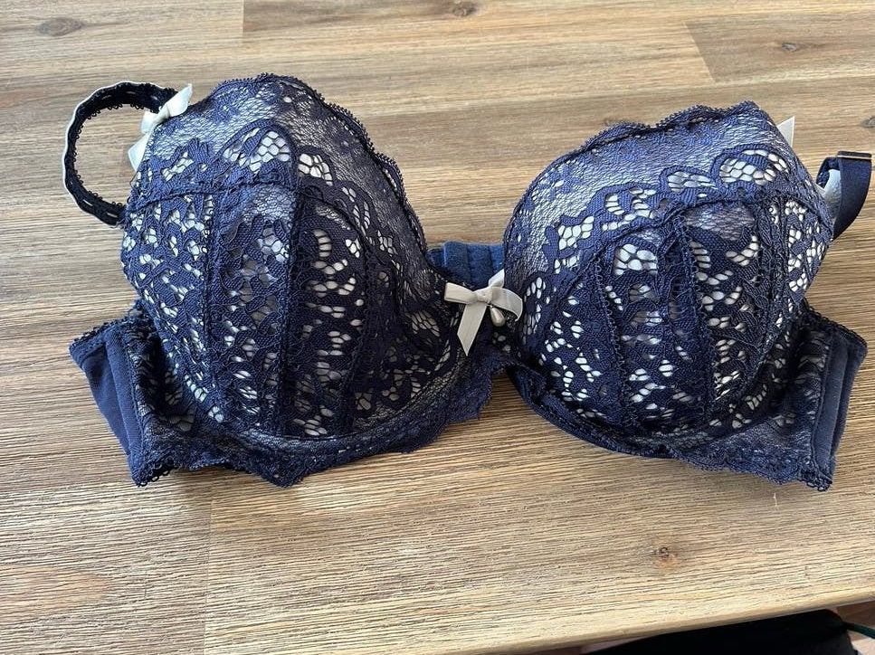 Donkerblauwe beugel BH met bewerkt open patroon, Ophalen of Verzenden, Blauw, BH